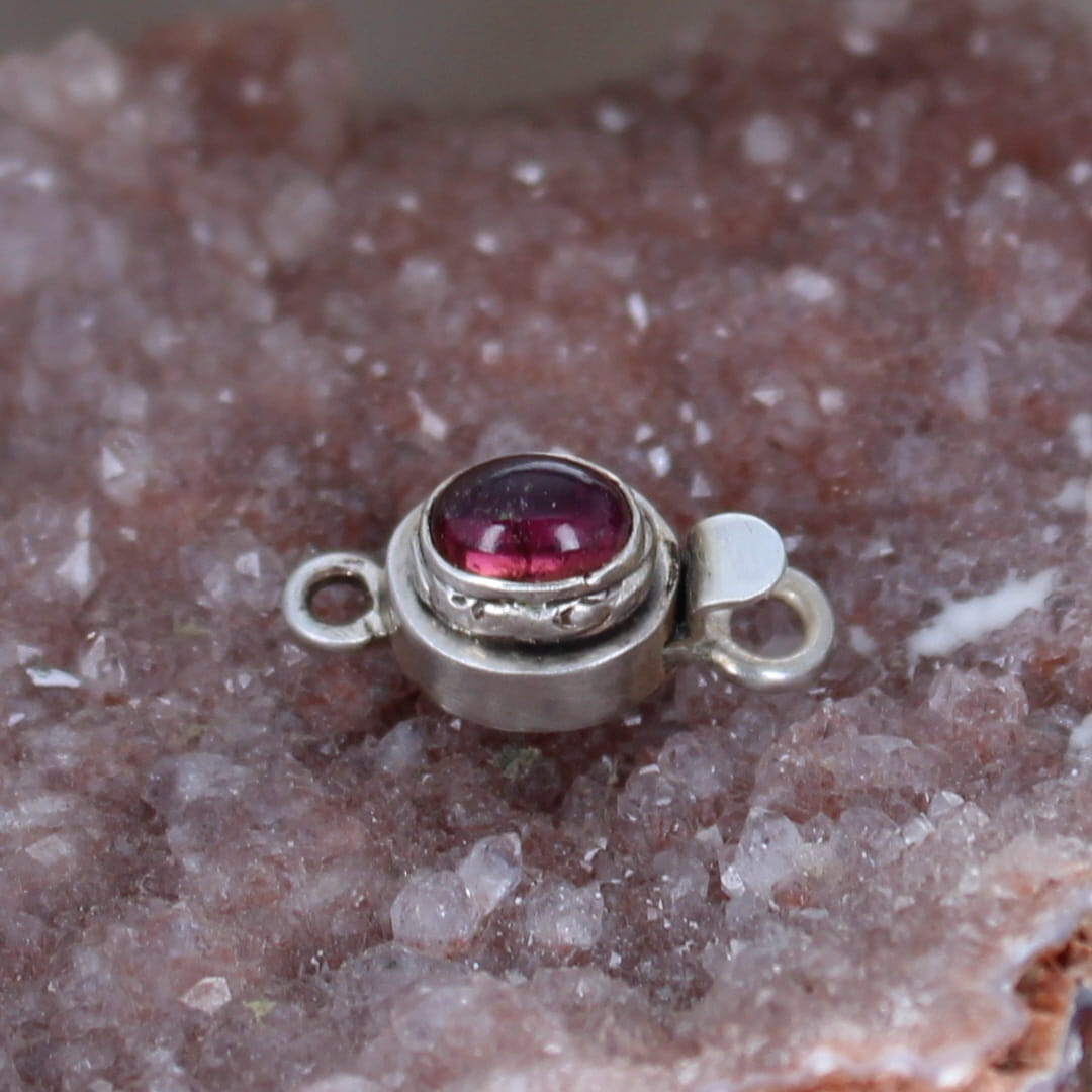 Garnet Clasp Sterling Decorative Oval 4X6mm -NewWorldGems