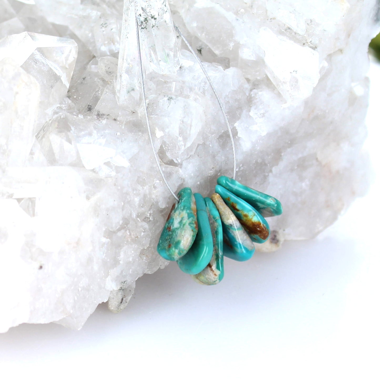 Fox Turquoise Beads Petal Pendants 18-21mm 6Pcs