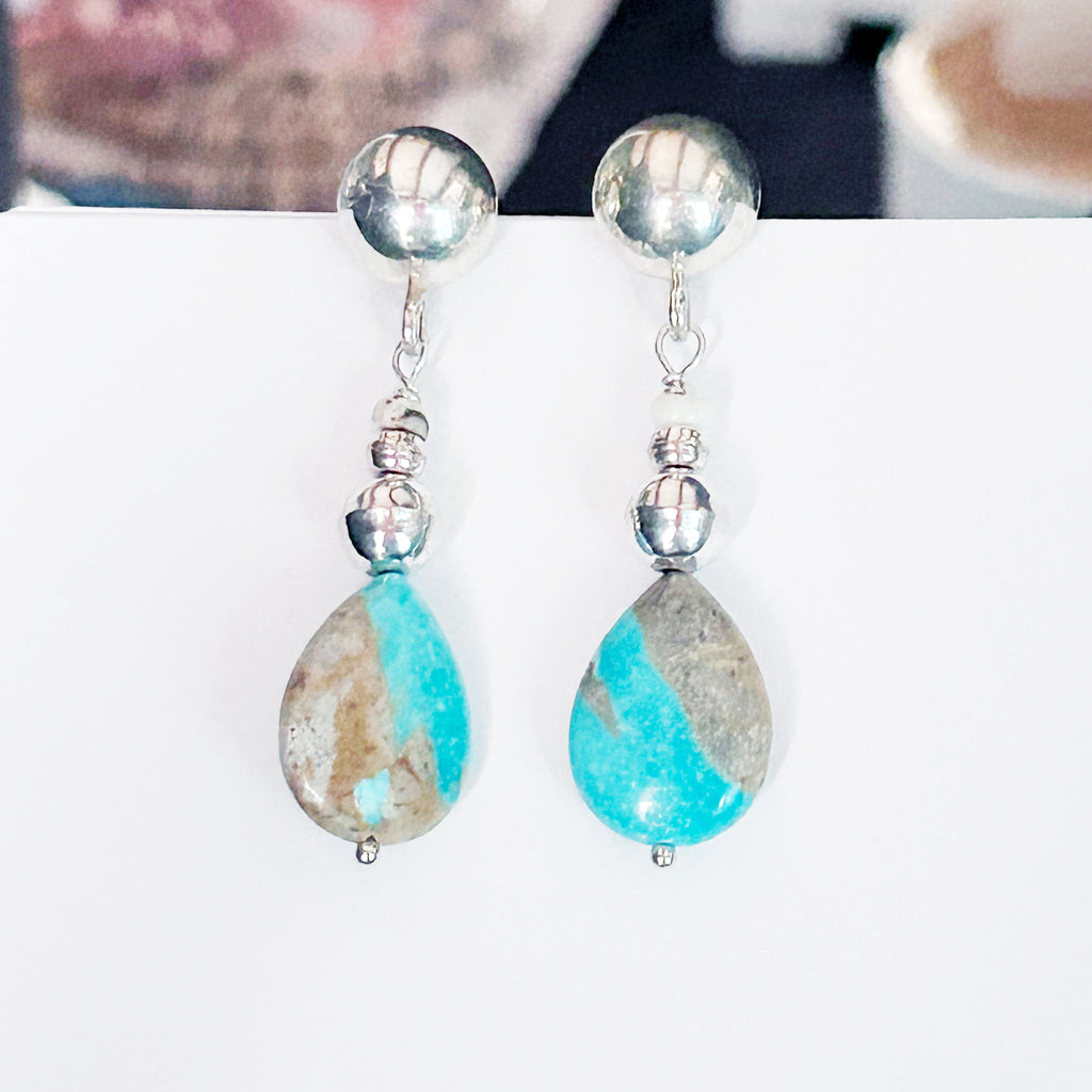 Beautiful Pilot Mountain TURQUOISE Earrings Bench Made Navajo Pearls Sterling