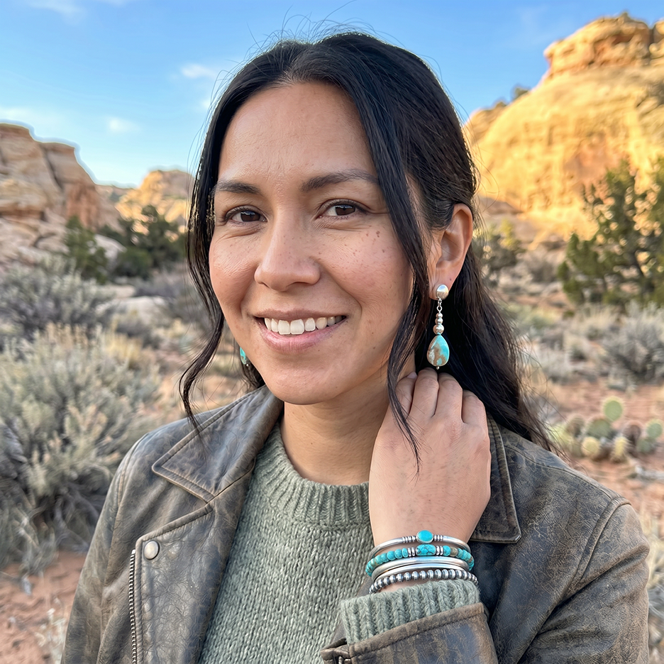 Beautiful Pilot Mountain TURQUOISE Earrings Bench Made Navajo Pearls Sterling