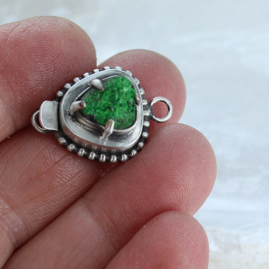 DRUSY UVAVORITE Garnet Sterling Silver Clasp Free Form (Green)