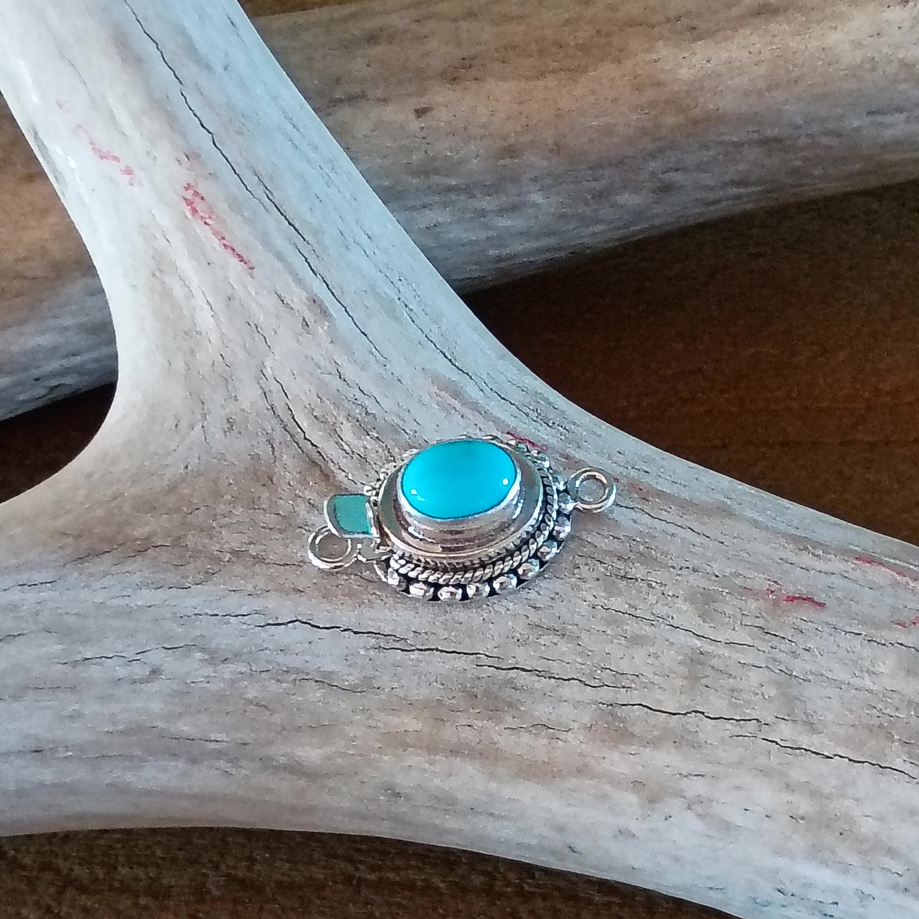 Gem Grade Sleeping Beauty Turquoise Clasp Sterling Granulated Twist Wire Style 7x9mm Oval