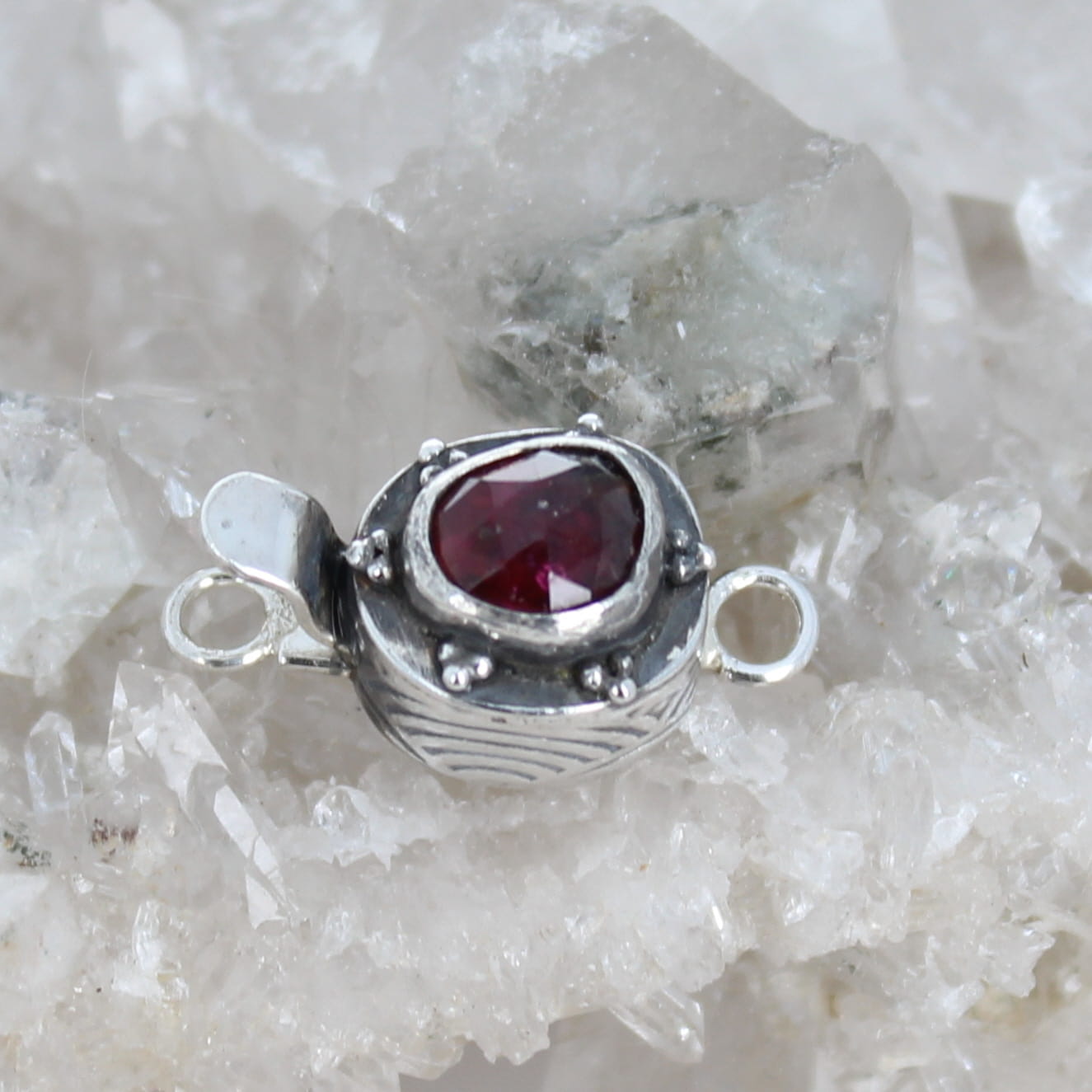 AAA Faceted Garnet Clasp Ball Design 7x8mm