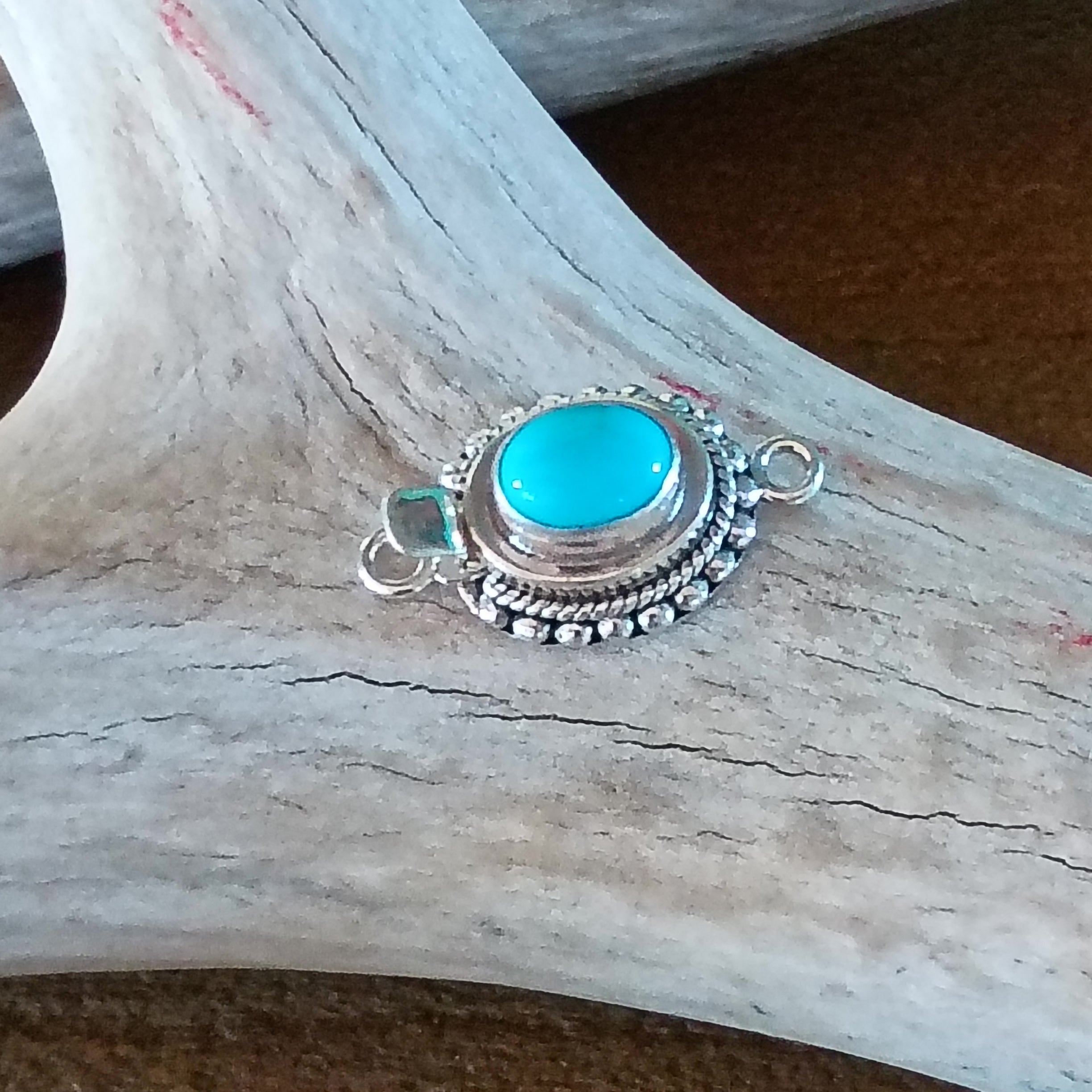 Gem Grade Sleeping Beauty Turquoise Clasp Sterling Granulated Twist Wire Style 7x9mm Oval
