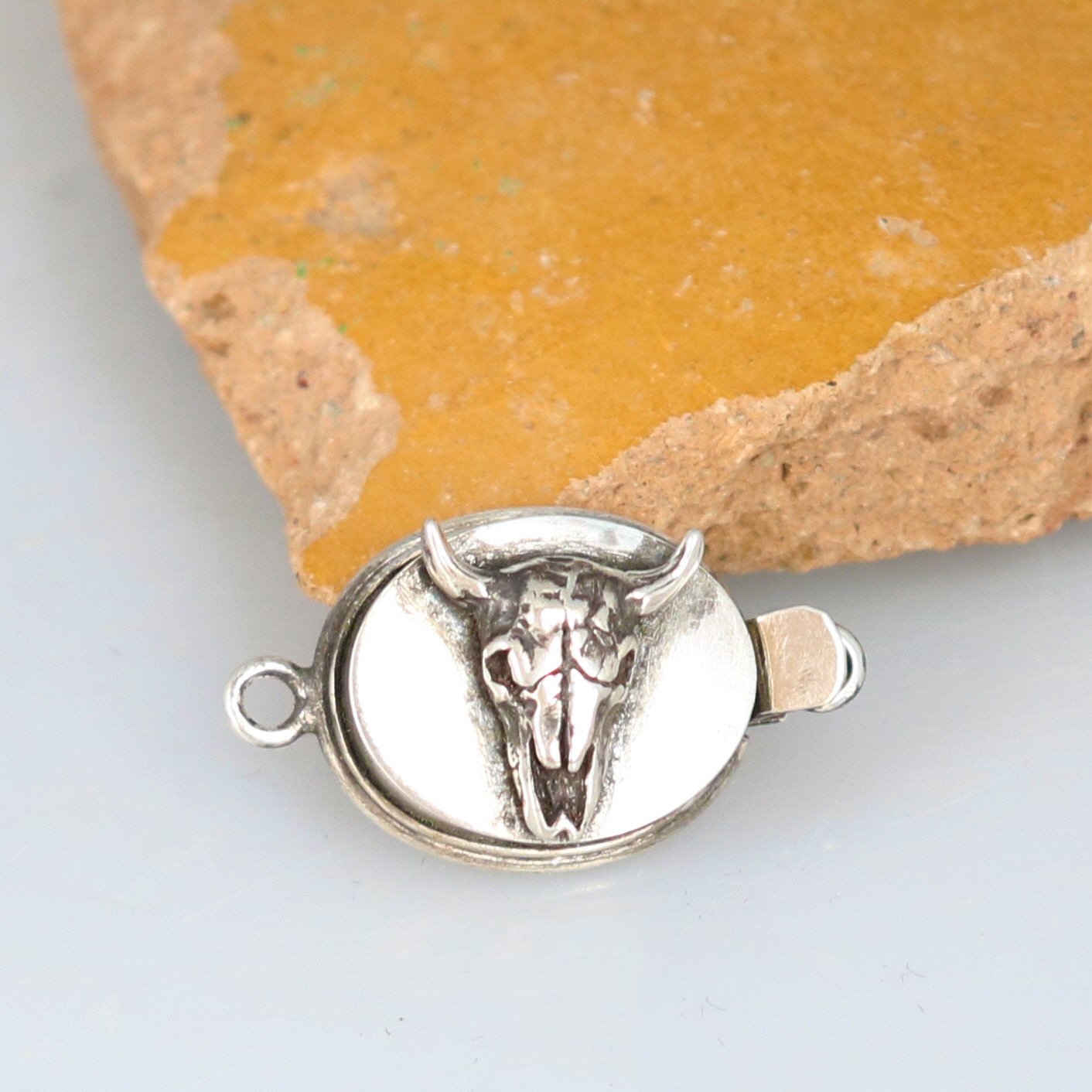 Remembering Georgia New Mexico Sterling Skull Clasp Without Gemstone -NewWorldGems