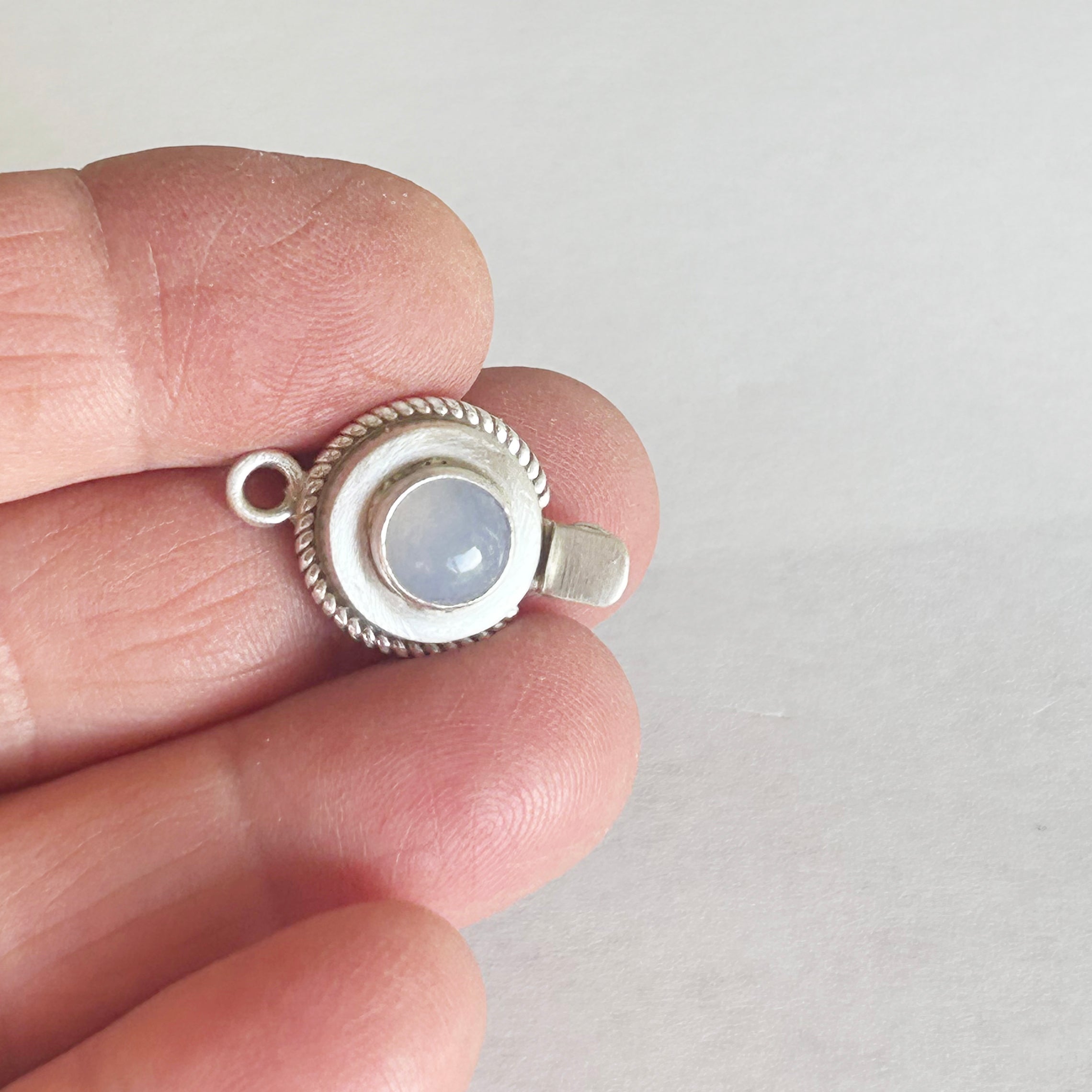 AAA Blue Chalcedony Clasp Sterling Silver 6mm