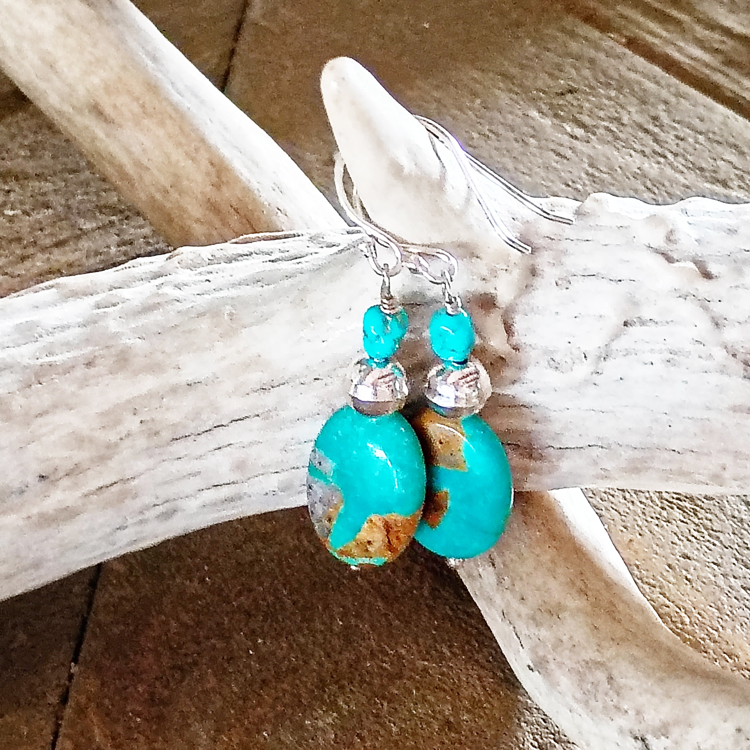 Beautiful Pilot Mountain TURQUOISE Earrings Bench Made Navajo Pearls Sterling