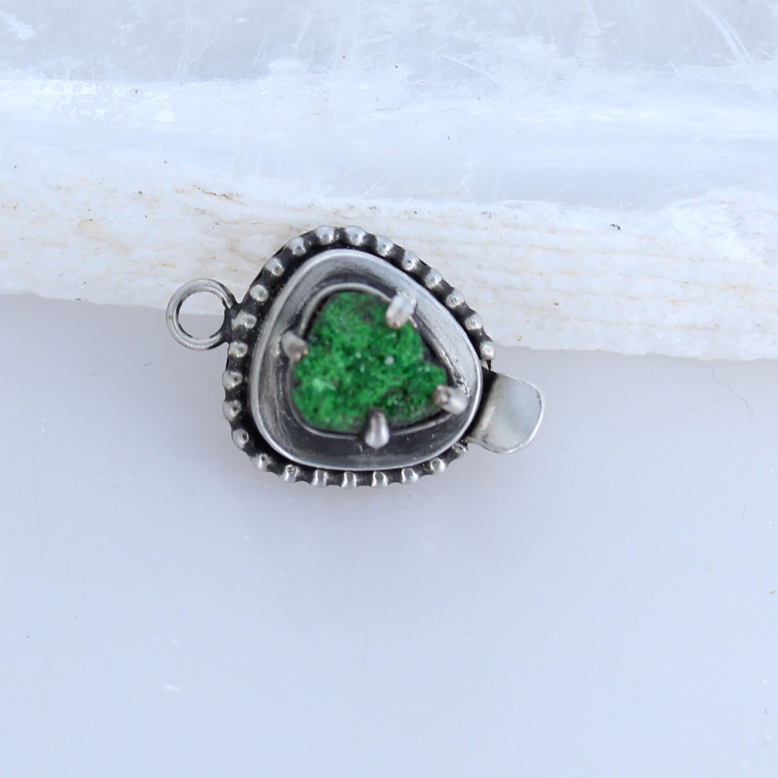 DRUSY UVAVORITE Garnet Sterling Silver Clasp Free Form (Green)