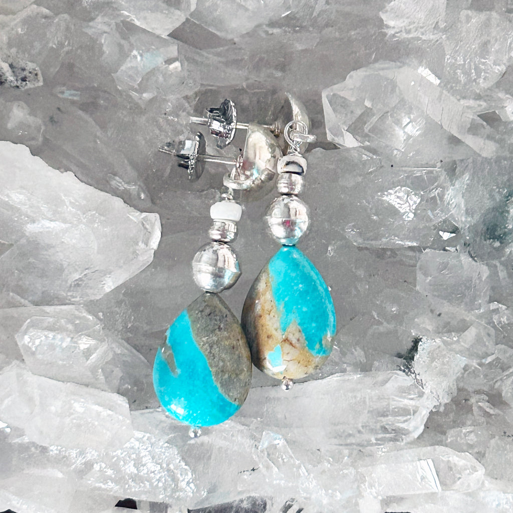 Beautiful Pilot Mountain TURQUOISE Earrings Bench Made Navajo Pearls Sterling