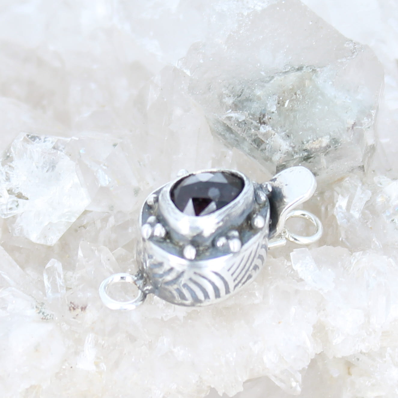 AAA Faceted Garnet Clasp Ball Design 7x6mm