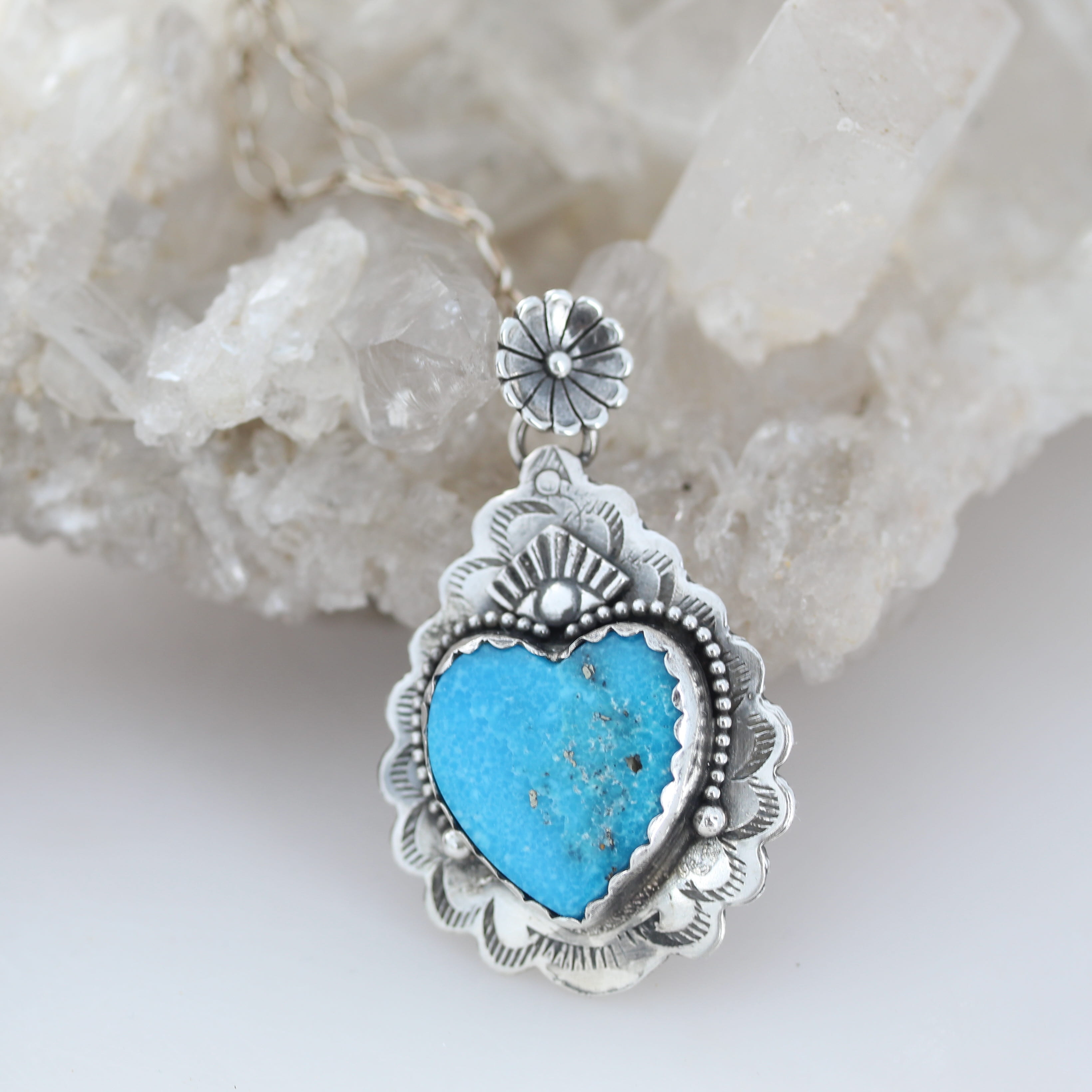 CONCHO EYE HEART Pendant Brilliant Blue Persian Turquoise