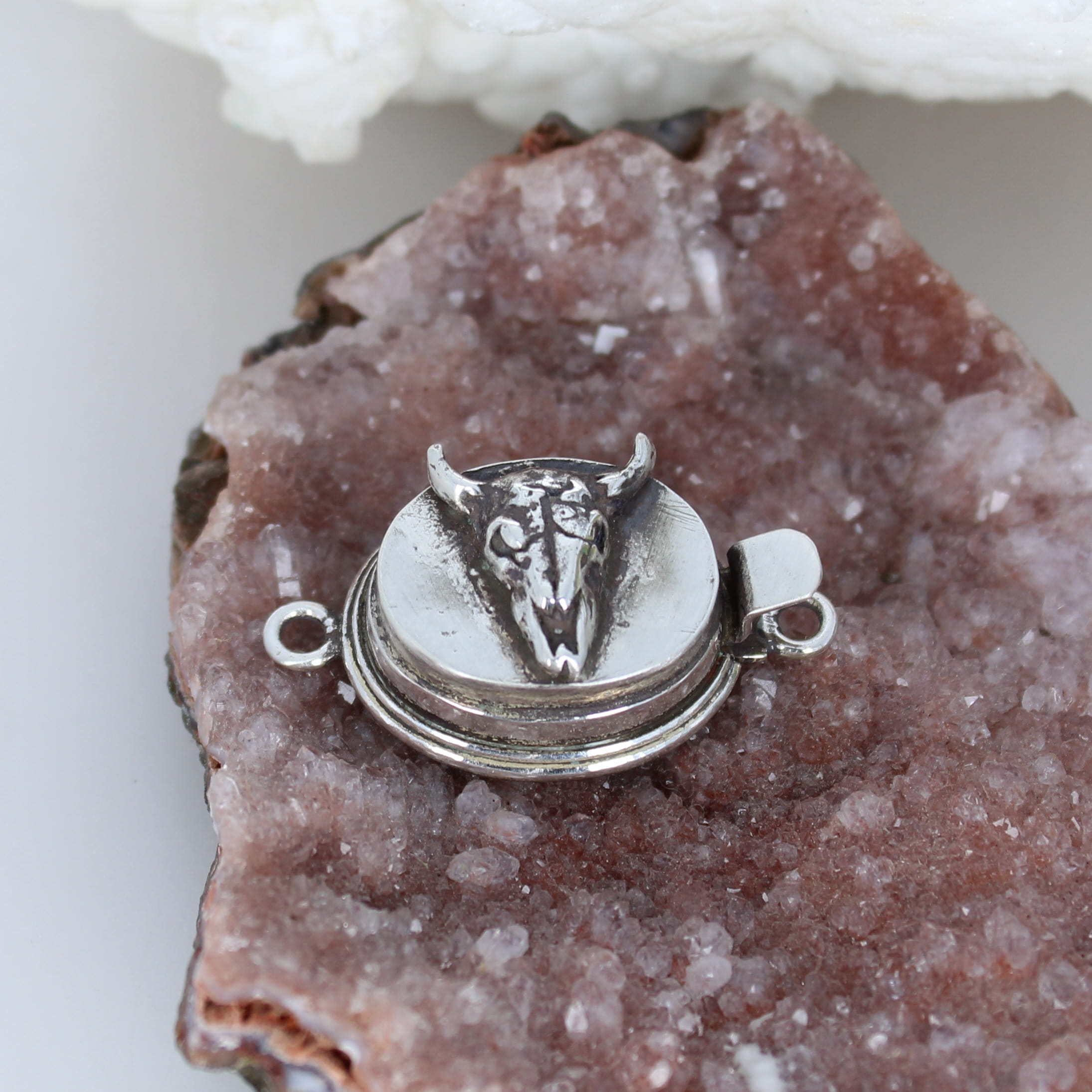 Remembering Georgia New Mexico Sterling Skull Clasp Without Gemstone -NewWorldGems